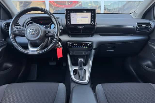 Toyota Yaris (2022) thumbnail 3