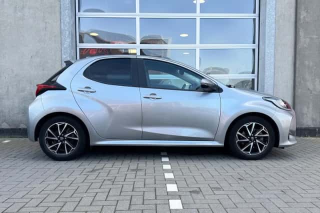 Toyota Yaris (2022) thumbnail 6