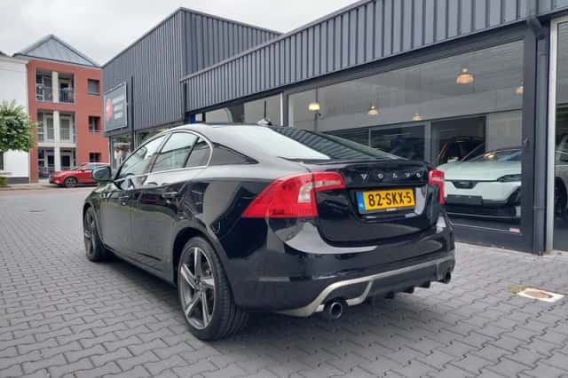 Volvo S60 (2011) thumbnail 4