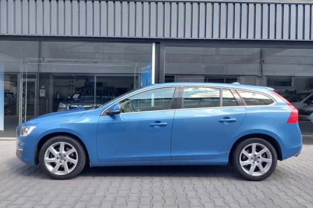 Volvo V60 (2014) thumbnail 2