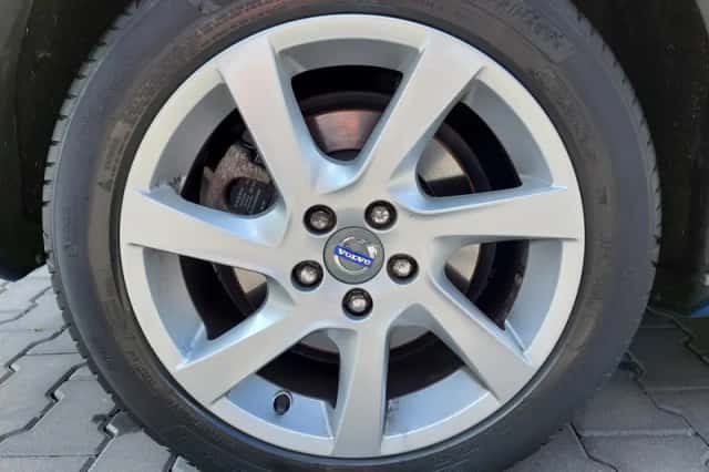 Volvo V60 (2014) thumbnail 3