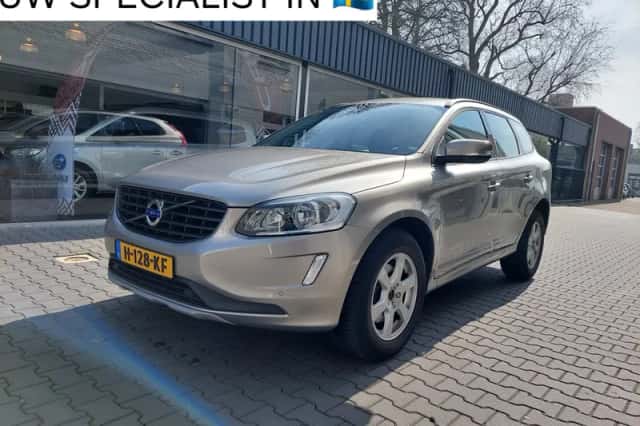 Volvo XC60 (2015) thumbnail 1