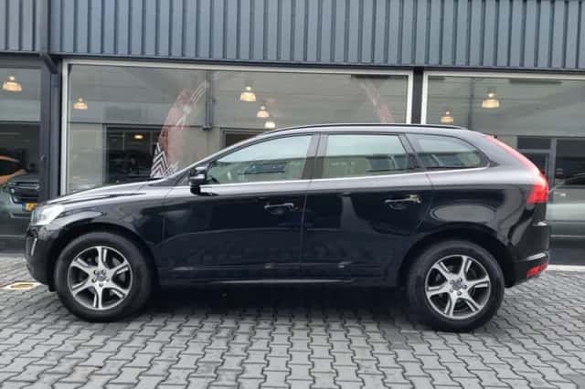 Volvo XC60 (2015) thumbnail 2