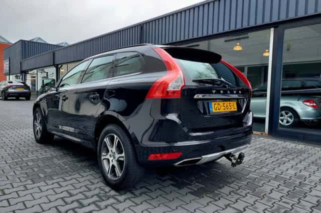 Volvo XC60 (2015) thumbnail 3