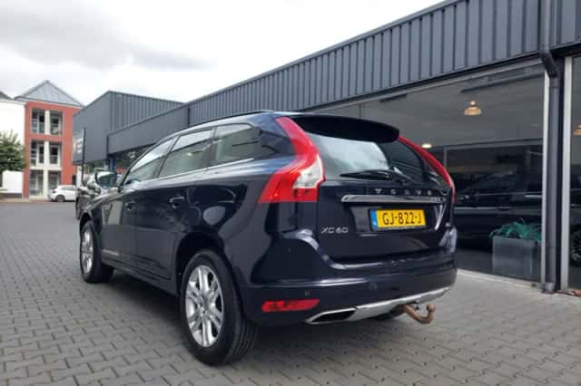 Volvo XC60 (2015) thumbnail 4
