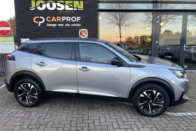 Peugeot 2008 (2023) thumbnail 2