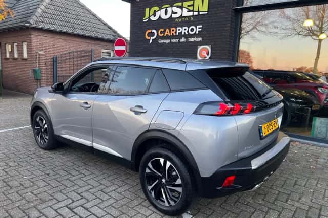 Peugeot 2008 (2023) thumbnail 6