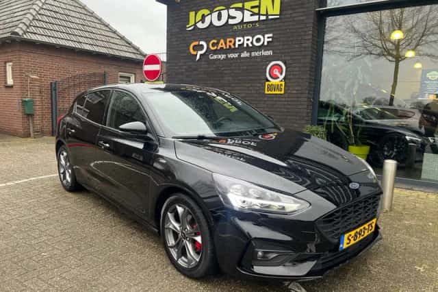 Ford Focus (2021) thumbnail 1