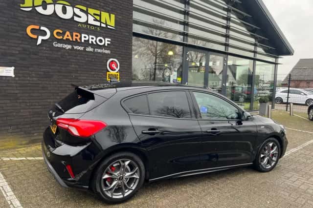 Ford Focus (2021) thumbnail 3