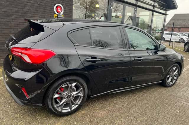 Ford Focus (2021) thumbnail 4