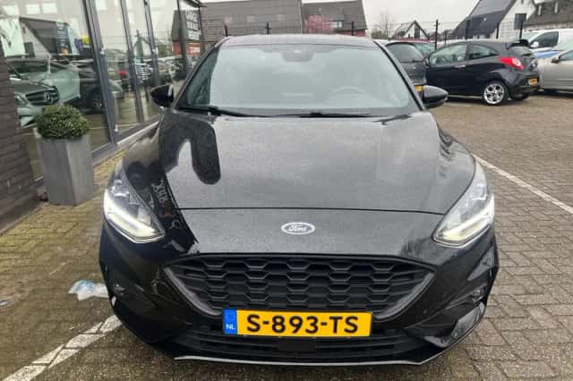 Ford Focus (2021) thumbnail 5