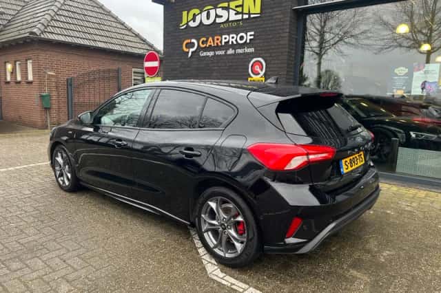 Ford Focus (2021) thumbnail 6