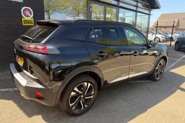 Peugeot 2008 (2022) thumbnail 4