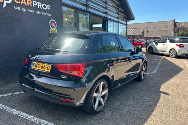 Audi A1 (2015) thumbnail 3