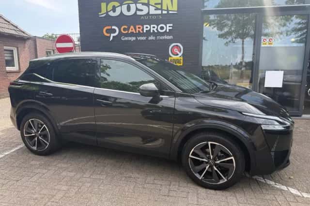 Nissan Qashqai (2023) thumbnail 2