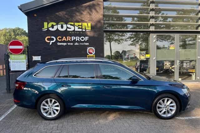 Škoda Superb (2021) thumbnail 2