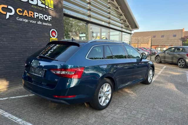 Škoda Superb (2021) thumbnail 3