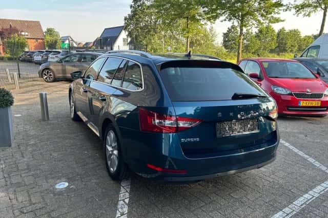Škoda Superb (2021) thumbnail 5