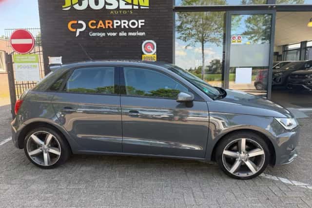 Audi A1 (2017) thumbnail 2