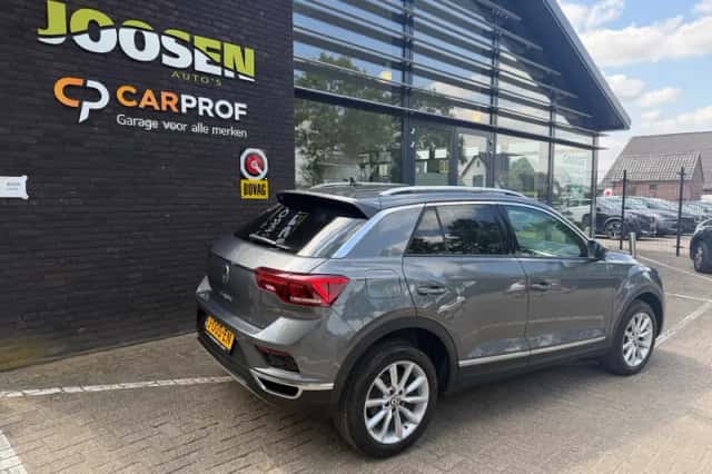 Volkswagen T-Roc (2021) thumbnail 3