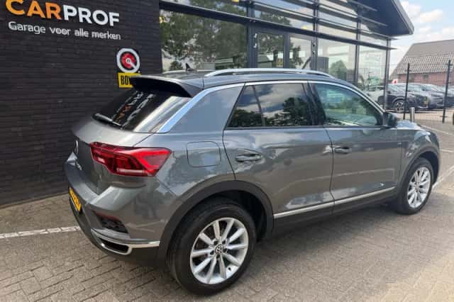 Volkswagen T-Roc (2021) thumbnail 4