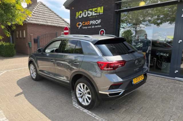 Volkswagen T-Roc (2021) thumbnail 6