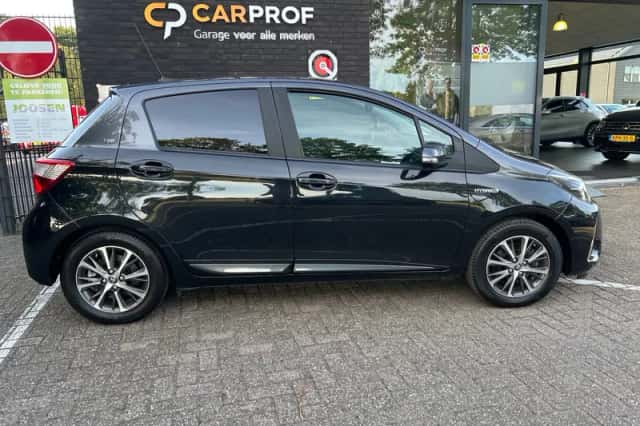 Toyota Yaris (2019) thumbnail 2