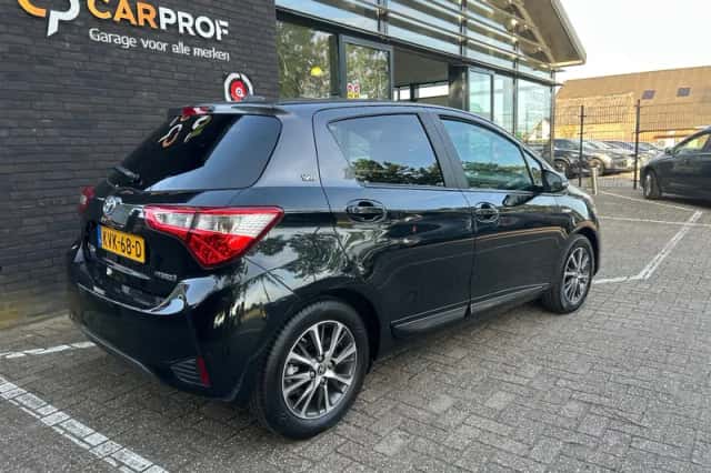Toyota Yaris (2019) thumbnail 3