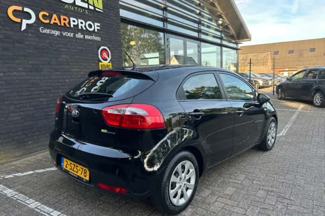 Kia Rio (2014) thumbnail 3