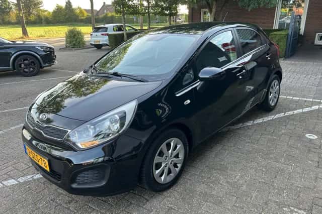 Kia Rio (2014) thumbnail 6