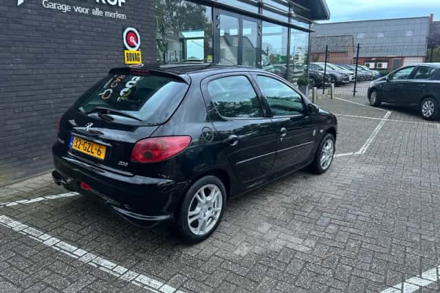 Peugeot 206 (2008) thumbnail 3