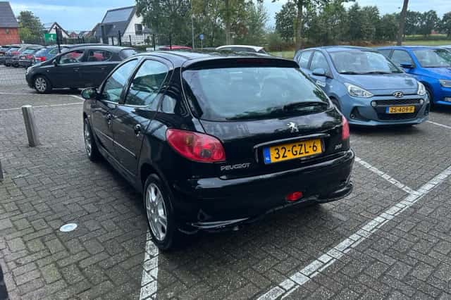 Peugeot 206 (2008) thumbnail 5