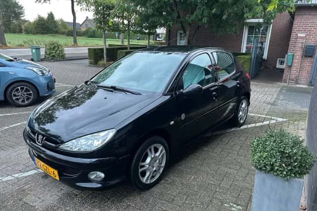 Peugeot 206 (2008) thumbnail 6