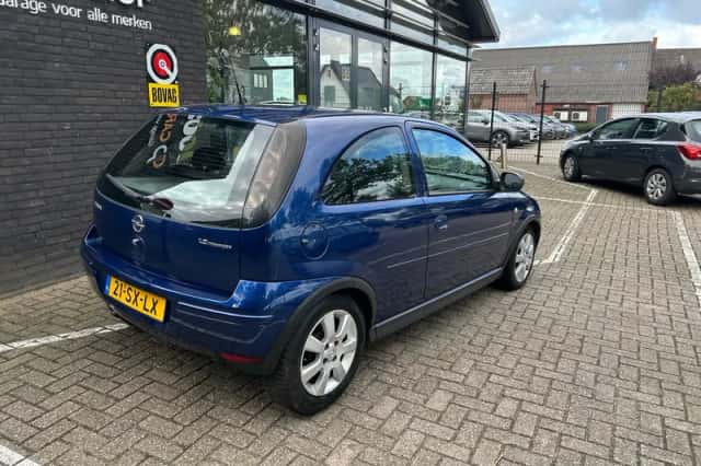 Opel Corsa (2006) thumbnail 3
