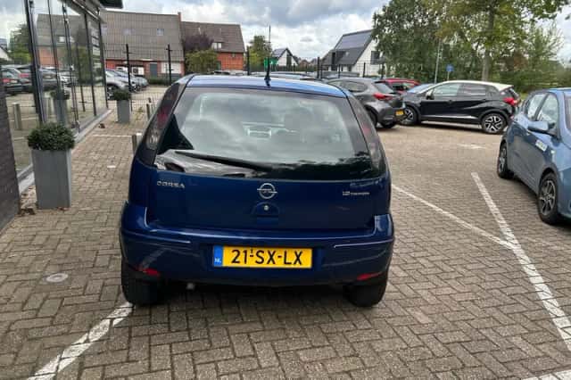 Opel Corsa (2006) thumbnail 4