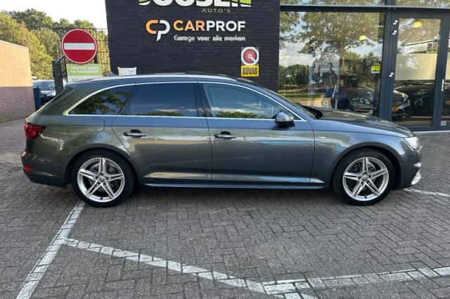 Audi A4 (2018) thumbnail 2