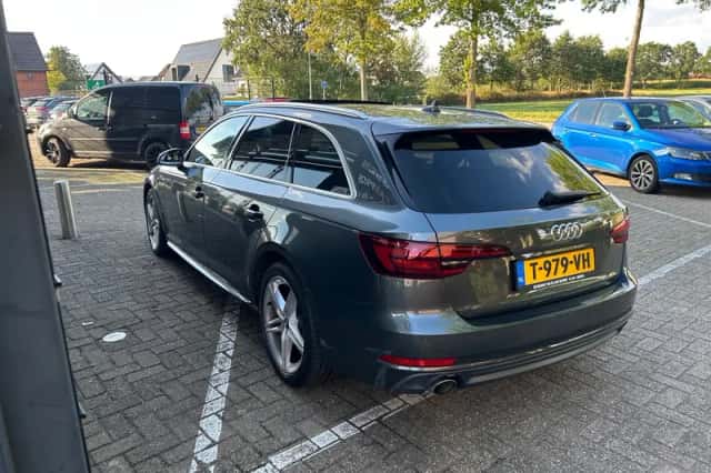 Audi A4 (2018) thumbnail 5