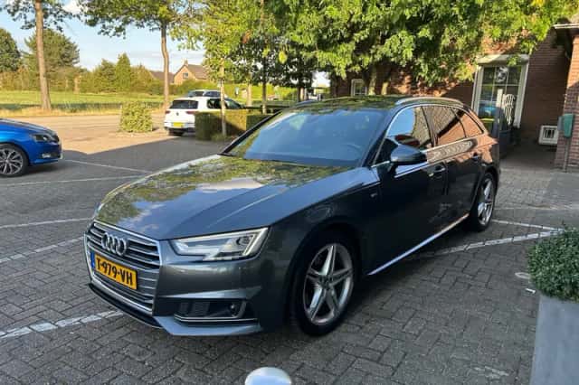 Audi A4 (2018) thumbnail 6
