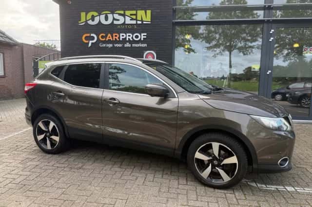 Nissan Qashqai (2015) thumbnail 2