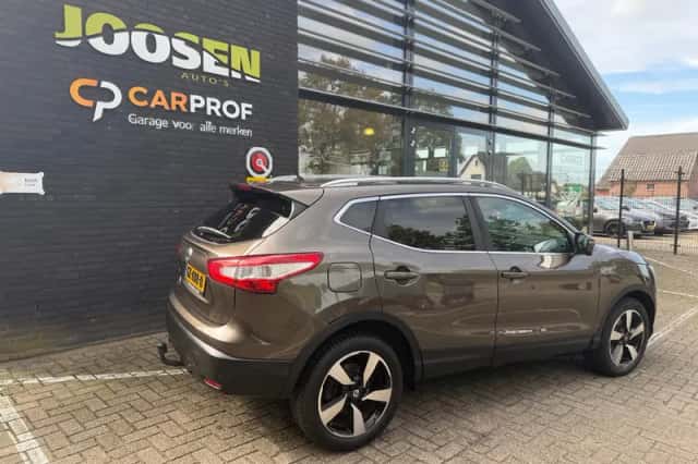 Nissan Qashqai (2015) thumbnail 3