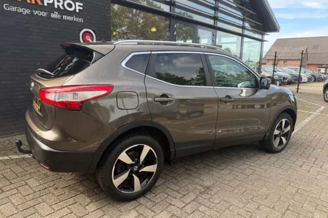 Nissan Qashqai (2015) thumbnail 4