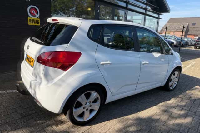 Kia Venga (2011) thumbnail 4