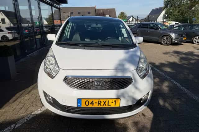 Kia Venga (2011) thumbnail 5
