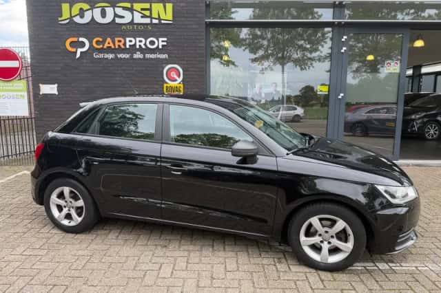 Audi A1 (2015) thumbnail 2