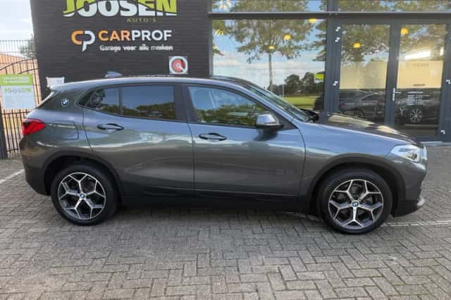BMW X2 (2018) thumbnail 2