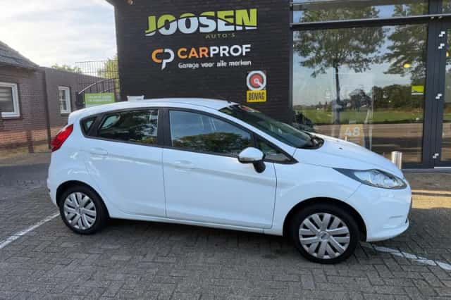 Ford Fiesta (2010) thumbnail 2