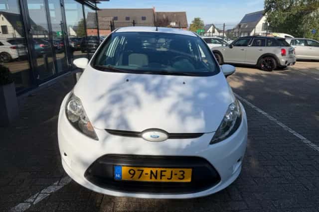 Ford Fiesta (2010) thumbnail 5