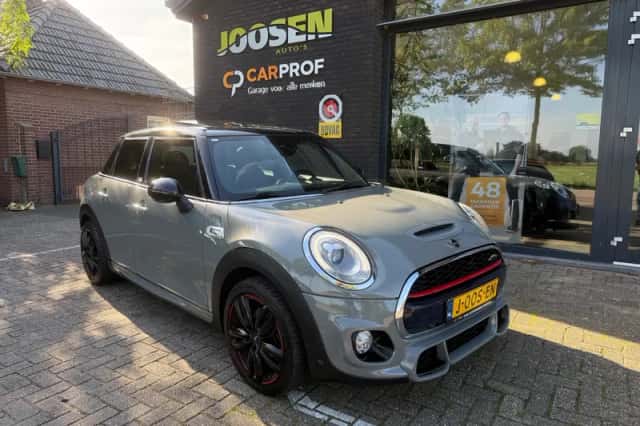 MINI Cooper (2017) thumbnail 1