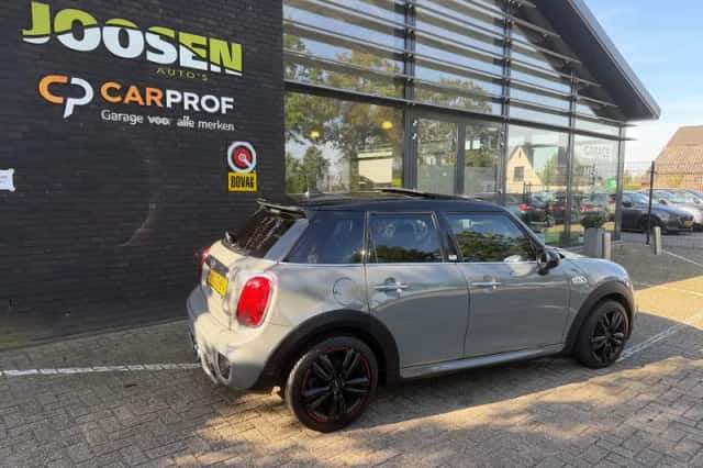 MINI Cooper (2017) thumbnail 2