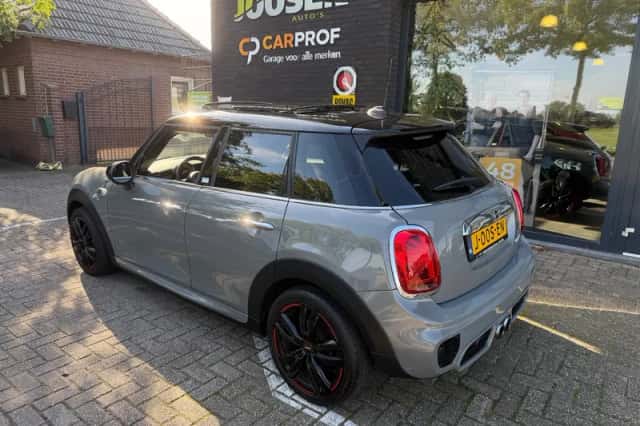 MINI Cooper (2017) thumbnail 5